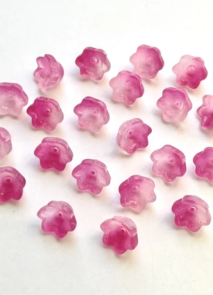 24 perles fleurs en verre 7x11 mm, état: Très bon état, 2,40 €, 3,22 € Protection acheteurs incluse