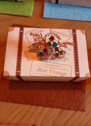 Broche avec la boîte, marca: luxe.fr, estado: Muito bom, €5.00, €5.95 inclui Proteção do Comprador Pro