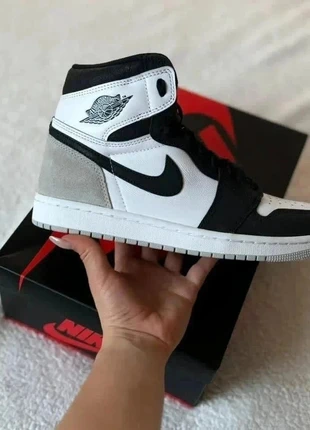 Chaussure/Sneakers Nike Air Jordan 1 rétro high OG Blanc/Noir/Gris, Taille 42, Neuve avec facture, brand: Nike, condizioni: Nuovo con cartellino, taglia: 42, €171.00, €180.25 include la Protezione acquisti
