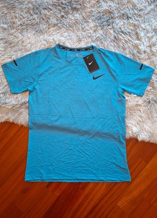 TEE nike running miler - size M new, marca: Nike, estado: Novo com etiquetas, tamanho: M, €25.00, €26.95 inclui Proteção do Comprador