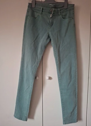 Pantalón elástico tipo slim. Color verde. Marca Sfera, marque: Sfera, état: Très bon état, taille: L / 40 / 12, 5,00 €, 5,95 € Protection acheteurs incluse