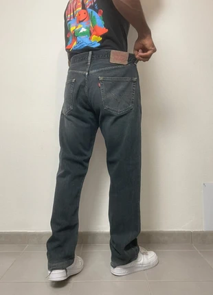 Jean Levi’s 505 homme W32 L30 coupe droite relaxed couleur gris foncé 100% coton (365), marke: Levi's, zustand: Sehr gut, größe: W33 | DE 48, 24,99 €, 26,94 € beinhaltet Vinted-Käuferschutz Pro