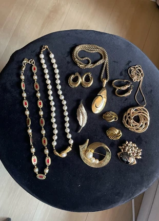 Lot de 10 bijoux vintage colliers boucles d'oreilles broches, marque: Vintage Boutique, état: Bon état, 39,00 €, 41,65 € Protection acheteurs (Pro) incluse