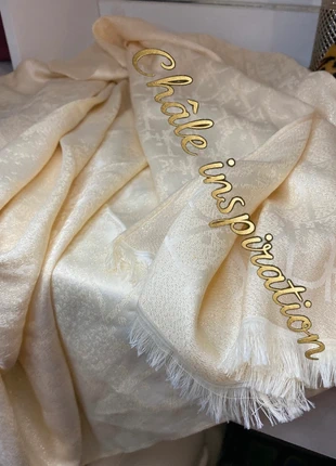 Châle femme, marke: Femme, zustand: Neu, 15,00 €, 16,45 € inklusive Vinted-Käuferschutz