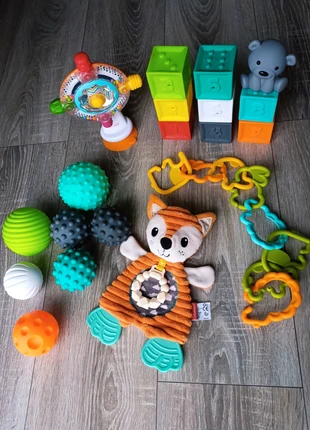 Lot de jouet bébé infantino très bon état, cube, balle, anneaux dentition, doudou et roue, marke: Infantino, zustand: Sehr gut, größe: Neugeborenes / 44, 16,00 €, 17,50 € inklusive Vinted-Käuferschutz