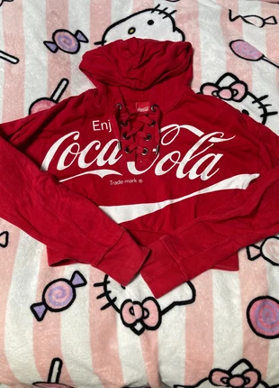 Sweat à capuche crop Coca Cola à lacets, marque: Coca-Cola, état: Très bon état, taille: XS / 34 / 6, 15,00 €, 16,45 € Protection acheteurs incluse