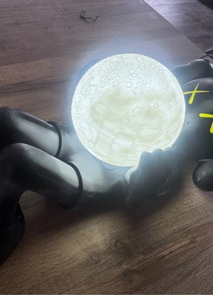 Grande figurine design allongée de 45 cm avec lune lumineuse « Kaws Holiday Shanghai », brand: Unique, condition: New with tags, €39.90, €42.60 includes Buyer Protection