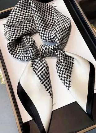 Foulard, marca: Carré, estado: Novo sem etiquetas, €10.00, €11.20 inclui Proteção do Comprador