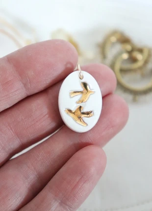 Joli pendentif oiseaux en porcelaine or fin, marke: cirine, zustand: Sehr gut, 15,00 €, 16,45 € beinhaltet Vinted-Käuferschutz Pro