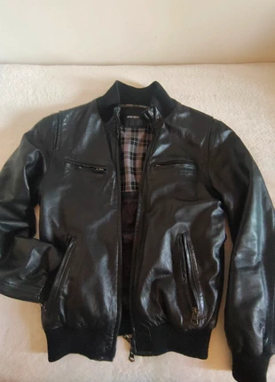 Giacca in vera pelle Antony Morato. Taglia 48(M) nero, brand: Antony Morato, condizioni: Nuovo senza cartellino, taglia: M, €50.00, €53.20 include la Protezione acquisti