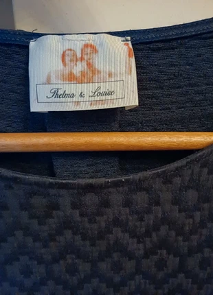 Donker blauwe nette jurk, Thelma & Louise 36 S, dikke en mooie stof, marca: Thelma & Louise, estado: Muito bom, tamanho: S / 36 / 8, €21.00, €22.75 inclui Proteção do Comprador