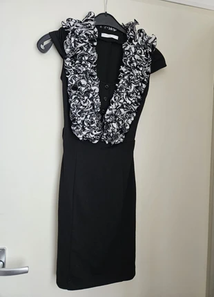 Elegant Black Dress – Perfect for the Holiday Season!, marque: Zara, état: Très bon état, taille: S / 36 / 8, 9,99 €, 11,19 € Protection acheteurs incluse