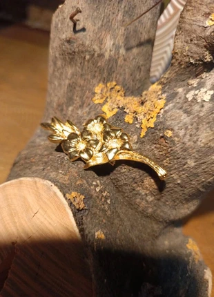 Broche vintage dorée – motif floral, 6cm, marque: Vintage Love, état: Très bon état, 12,00 €, 13,30 € Protection acheteurs incluse