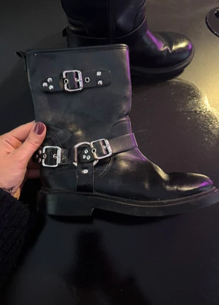 Zwarte bikerboots Zara, marque: Zara, état: Très bon état, taille: 35, 10,00 €, 11,20 € Protection acheteurs incluse
