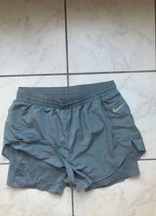 Short running Nike taille S couleur gris, marke: Nike, zustand: Sehr gut, größe: S / 36 / 8, 16,00 €, 17,50 € beinhaltet Vinted-Käuferschutz Pro