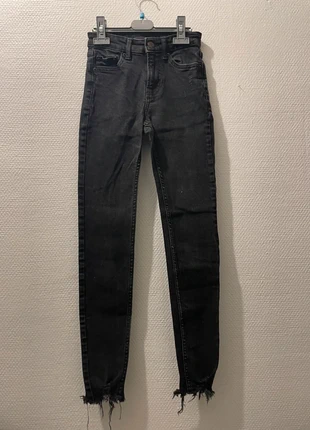 Jean skinny noir Bershka – Taille 32 – Effet effiloché tendance, brand: Bershka, condition: Very good, size: XXS / 32 / 4, €5.00, €5.95 includes Buyer Protection