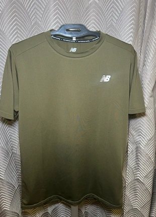 Tee-shirts New balance, marque: New Balance, état: Très bon état, taille: M, 12,00 €, 13,30 € Protection acheteurs incluse