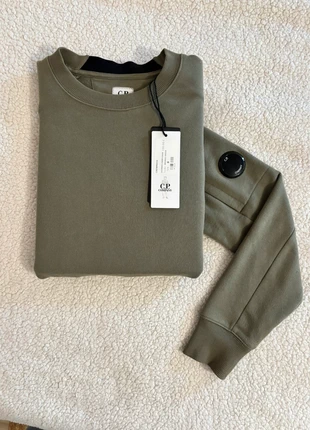 Sweat-shirt C.P Company | taille S | vert olive | unisexe, brand: C.P. Company, condizioni: Nuovo con cartellino, taglia: S / IT 40 / EU 36, €140.00, €147.70 include la Protezione acquisti