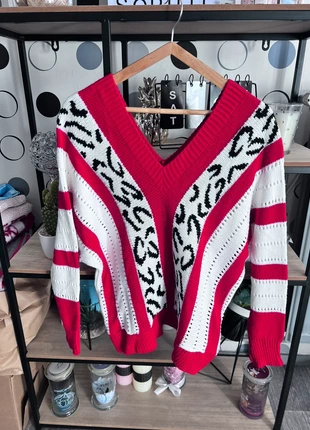 Pull col V rouge, merk: Boutique indépendante, staat: Heel goed, maat: Universele maat, € 6,50, € 7,53 inclusief Kopersbescherming