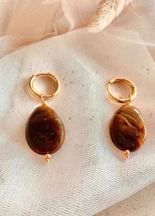 Gouden RVS oorbellen met warmbruine harskraal – boho, modern & vintage vibes, marque: by Mariluz, état: Neuf sans étiquette, 6,95 €, 8,00 € Protection acheteurs (Pro) incluse