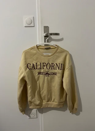 Sweatshirt jaune “California” Shein – Taille M, merk: Shein, staat: Heel goed, maat: M / 38 / 10, € 7,00, € 8,05 inclusief Kopersbescherming