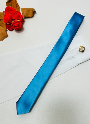 Cravate slim en soie bleu clair uni - 4,5 cm - très bon état, marque: likas, état: Très bon état, 8,00 €, 9,10 € Protection acheteurs (Pro) incluse