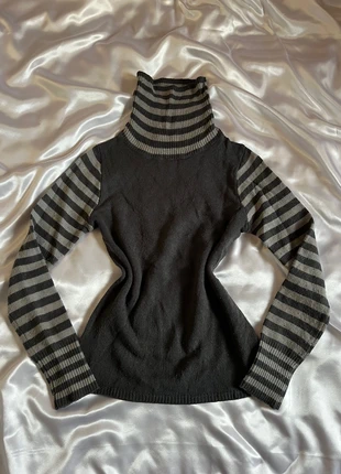 Pul gris à rayures col montant style y2k années 2000 gothic, marke: Top Vintage, zustand: Gut, größe: M / 38 / 10, 18,00 €, 19,60 € beinhaltet Vinted-Käuferschutz Pro