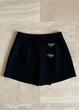 Jupe-Short Noire Élégante à Nœuds Strass, brand: Vintage Dressing, condizioni: Ottime, taglia: S / IT 40 / EU 36, €27.90, €30.00 include la Protezione acquisti