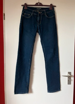 Donkerblauwe / blauwe spijkerbroek, maat 36/S (T36) van B.S Jeans, merk: BS JEANS, staat: Heel goed, maat: S / 36 / 8, € 4,25, € 5,16 inclusief Kopersbescherming