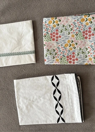 Lot de trois taies d'oreiller format rectangle, marque: Tradition des Vosges, état: Très bon état, taille: 50 x 70 cm, 20,00 €, 21,70 € Protection acheteurs incluse