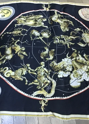 Foulard segni zodiacali 130x130, marque: Pura Seta, état: Bon état, 10,00 €, 11,20 € Protection acheteurs incluse