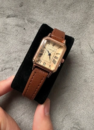Montre élégante femme cuir marron -
cadran rectangulaire doré vintage, marque: Vintage Dressing, état: Neuf sans étiquette, taille: Taille unique, 10,99 €, 12,24 € Protection acheteurs incluse