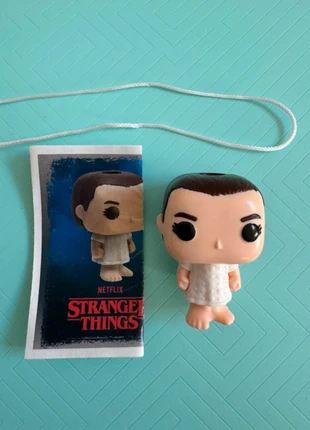 Kinder Joy- Stranger Things Eleven, marca: Kinder, estado: Novo sem etiquetas, tamanho: Tamanho único, €1.20, €1.96 inclui Proteção do Comprador