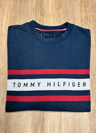 Sweat Tommy Hilfiger | Logo brodé manche et bandes rouges blanches poitrine | Taille L, brand: Tommy Hilfiger, condizioni: Ottime, taglia: L, €24.00, €25.90 include la Protezione acquisti