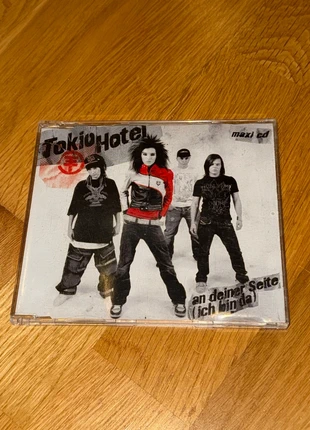 CD Single Tokio Hotel - An deiner seite / Ich Bin Da (édition rouge)., état: Bon état, 13,00 €, 14,35 € Protection acheteurs incluse