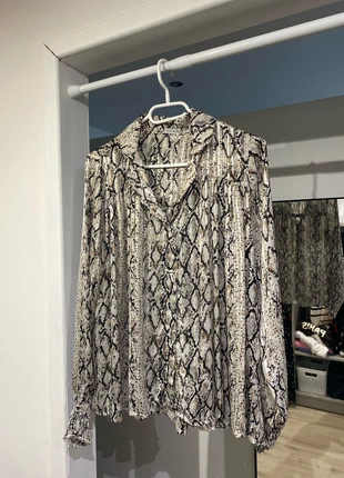 Jolie blouse chemise motif écaille, brand: Vintage Dressing, condizioni: Ottime, taglia: M / IT 42 / EU 38, €5.00, €5.95 include la Protezione acquisti