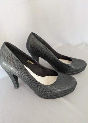 Escarpins noirs Grands Boulevards taille 39 talon 9 cm, marque: GRANDS BOULEVARDS, état: Bon état, taille: 39, 11,00 €, 12,25 € Protection acheteurs incluse