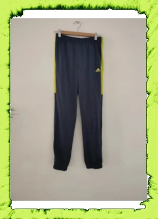 Pantalon survêtement Adidas bleu Marine et jaune, marque: adidas, état: Bon état, taille: 14 ans / 164 cm, 2,00 €, 2,80 € Protection acheteurs incluse