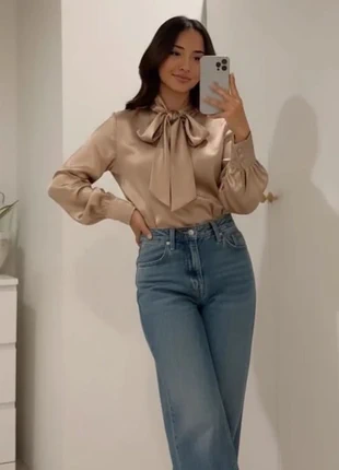 Blouse satinée beige avec nœud lavallière taille M, marke: Vintage Chic, zustand: Sehr gut, größe: M / 38 / 10, 46,90 €, 49,95 € inklusive Vinted-Käuferschutz