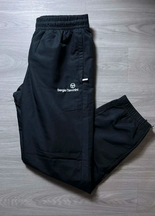 Jogging Sergio Tacchini / noir logo brodé blanc / Taille S, brand: Sergio Tacchini, condizioni: Ottime, taglia: S, €27.00, €29.05 include la Protezione acquisti