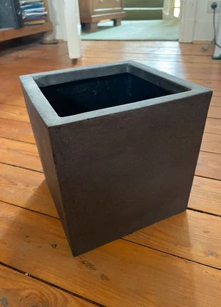 Grand cache pot cubique béton gris anthracite, marque: potterie, état: Très bon état, 7,00 €, 8,05 € Protection acheteurs incluse