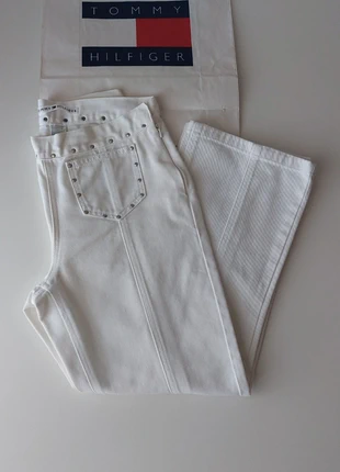 Pantalón blanco con tachuelas Tommy Hilfiger, marque: Tommy Hilfiger, état: Très bon état, taille: S / 36 / 8, 25,00 €, 26,95 € Protection acheteurs incluse