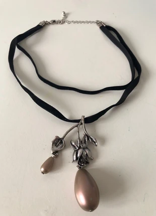 Collier ras de cou velours métal perles, merk: Independent, staat: Nieuw zonder prijskaartje, € 18,00, € 19,60 inclusief Kopersbescherming