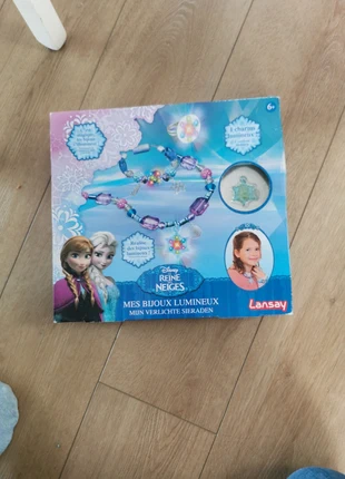 Coffret pour colliers de perles Reine des neiges, marque: Lansay, état: Neuf avec étiquette, taille: 4 ans / 104 cm, 4,00 €, 4,90 € Protection acheteurs incluse