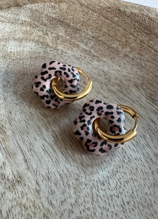 Boucles d’oreilles fleurs beige avec léopard marron et noir, marca: Noir, estado: Novo sem etiquetas, €8.50, €9.63 inclui Proteção do Comprador Pro