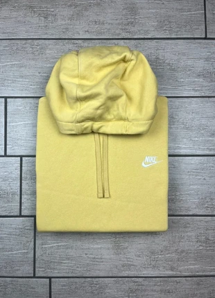 Pull Nike | Taille M | Jaune logo brodé, marque: Nike, état: Neuf sans étiquette, taille: M, 19,90 €, 21,60 € Protection acheteurs incluse