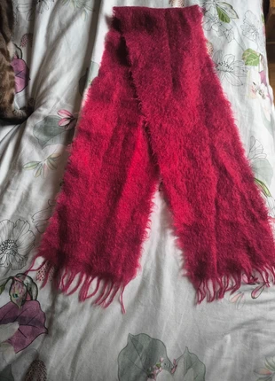 Écharpe en mohair framboise écrasée, marca: pas de marque, estado: Muito bom, €5.00, €5.95 inclui Proteção do Comprador