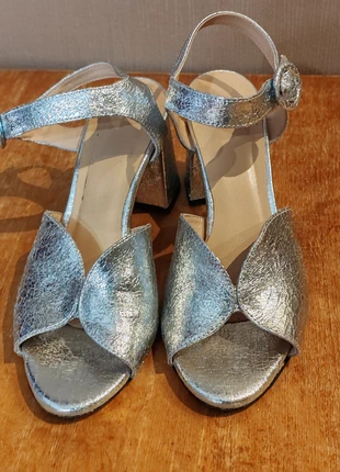 Sandales Minelli argentées, marque: Minelli, état: Très bon état, taille: 38, 25,00 €, 26,95 € Protection acheteurs incluse