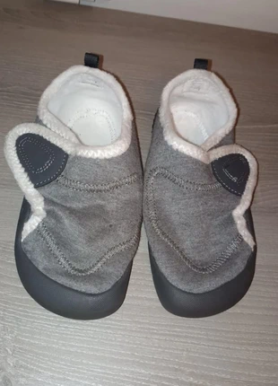 Chaussons souples gris antidérapants Décathlon – Pointure 32, marque: Decathlon, état: Neuf sans étiquette, taille: 32, 10,00 €, 11,20 € Protection acheteurs incluse