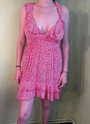 Robe d’été avec dos nu et motif fleurie rouge, marque: Shein, état: Très bon état, taille: M / 38 / 10, 3,38 €, 4,25 € Protection acheteurs incluse